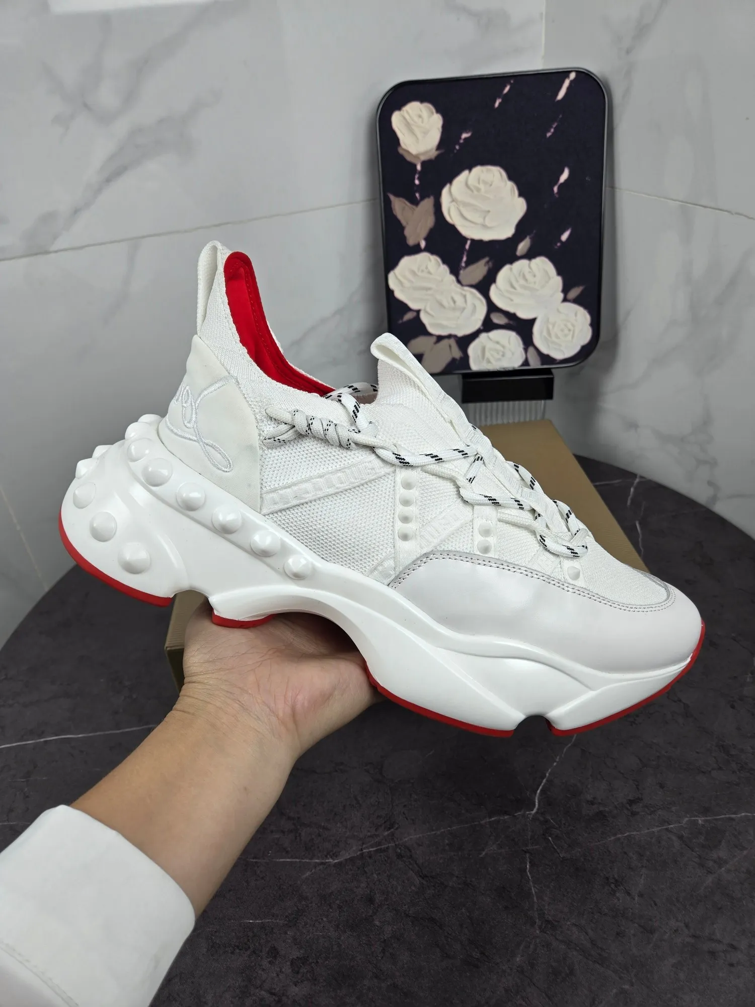 Men's shoes 💰700 Fashionable brand Chri*stian loubou*tin original single item New CL red-soled shoes latest series for casual couples, uppers are made of imported Lycra + high-density breathable fly weave, environmentally friendly high-elastic suction mold feet will never delaminate, the outsole is made of super non-slip and wear-resistant PU + vacuuming Two-color combination Size: Female 35-43 Male 38-47 Comes with a handbag, card, shoehorn "full package